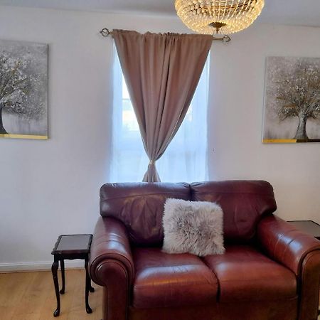 Beautiful 4 Bedroom Treasure Home Hemel Hempstead Ngoại thất bức ảnh