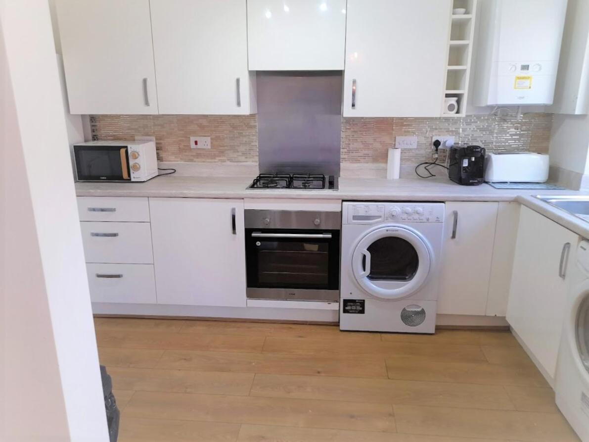 Beautiful 4 Bedroom Treasure Home Hemel Hempstead Ngoại thất bức ảnh