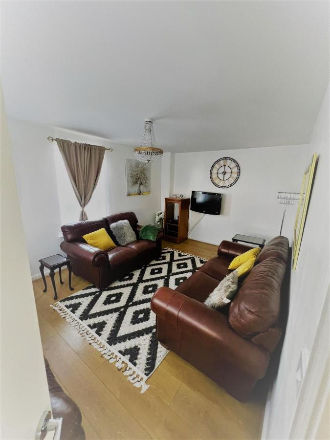 Beautiful 4 Bedroom Treasure Home Hemel Hempstead Ngoại thất bức ảnh