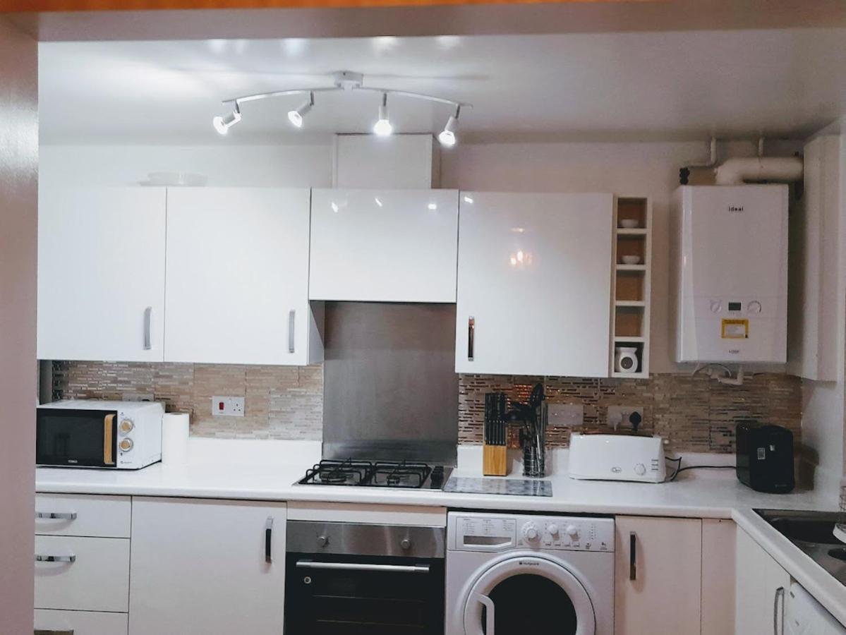 Beautiful 4 Bedroom Treasure Home Hemel Hempstead Ngoại thất bức ảnh